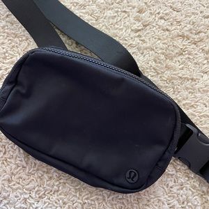 Lulu lemon belt bag